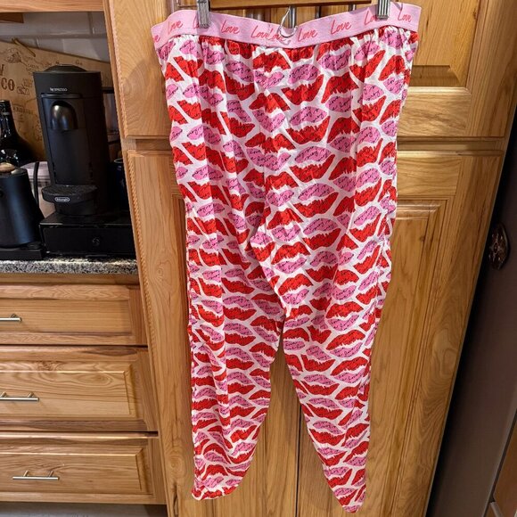 Victoria’s Secret Cotton Pajama Pants Women’s Large Love Lips Print EUC - Picture 2 of 9